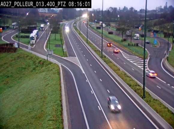 Webcam A27/E42 avec vue sur le parking de l'aire de Polleur, après le Viaduc de Polleur à Theux. Vue orientée vers Liège