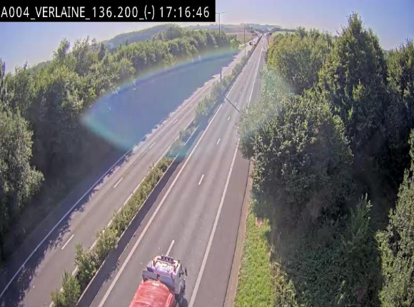 Webcam sur l'E411 à hauteur du pont surplombant la N40, à proximité de la sortie 26 Verlaine - Libramont-Chevigny. Vue orientée vers Namur