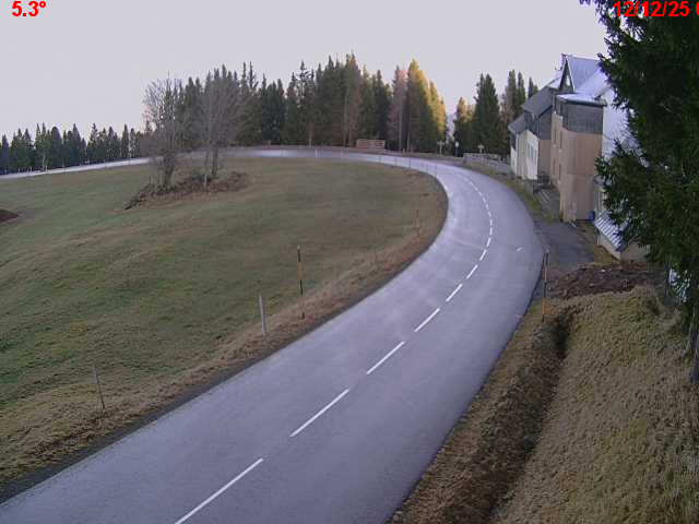 Webcam en haut du col du Ballon d'Alsace sur la D465 à 1075 mètres d'altitude dans les Vosges