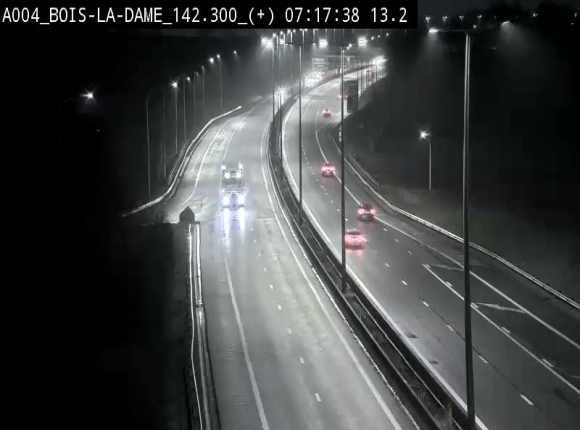 Webcam située entre la sortie 29 Neufchâteau et la jonction avec l'E25 en direction de Liège et Luxembourg