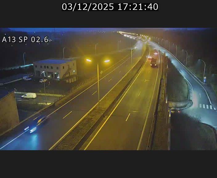 Traffic live webcam Luxembourg Sanem - A13 direction Pétange - BK 2.6