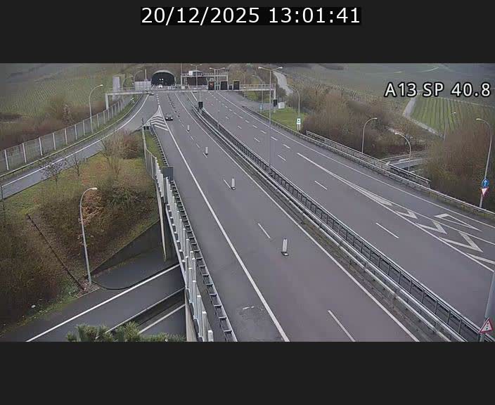 Webcam avec vue sur l'entrée côté allemand du tunnel Markusbierg à Schengen. Vue orientée vers le tunnel et Bettembourg