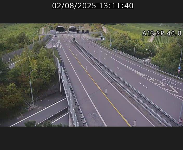 Webcam avec vue sur l'entrée côté allemand du tunnel Markusbierg à Schengen. Vue orientée vers le tunnel et Bettembourg