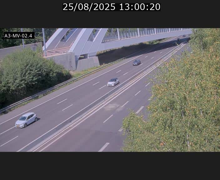 Webcam autoroute de la France (A3) au Luxembourg à Fentange, à proximité de la Croix de Gasperich. Vue orientée vers la Cloche d'Or