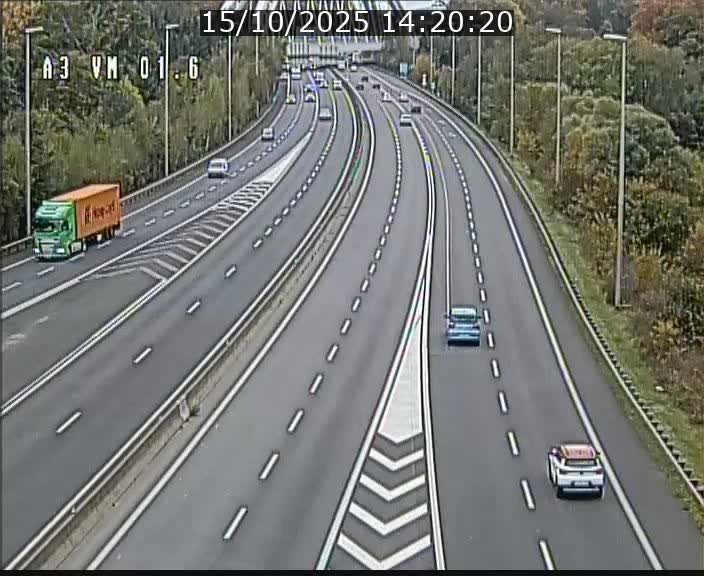 Traffic live webcam Luxembourg - Croix de Gasperich - A3 - BK 1.6 - direction France/Aire de Berchem