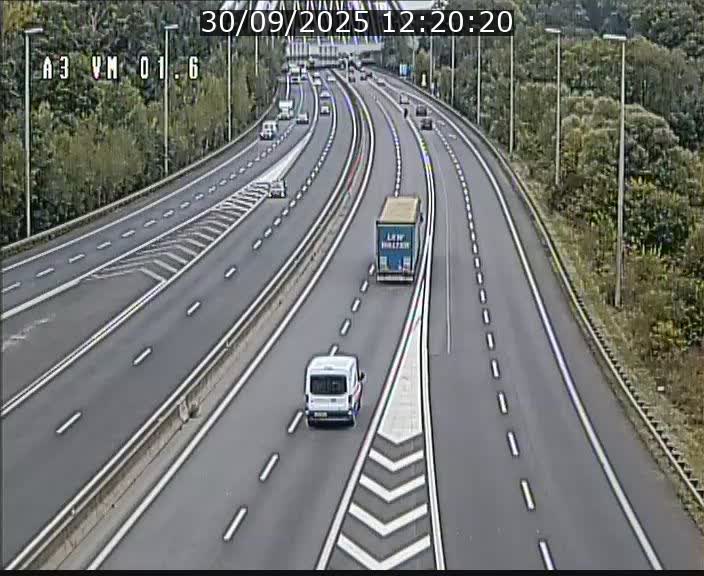 Traffic live webcam Luxembourg - Croix de Gasperich - A3 - BK 1.6 - direction France/Aire de Berchem