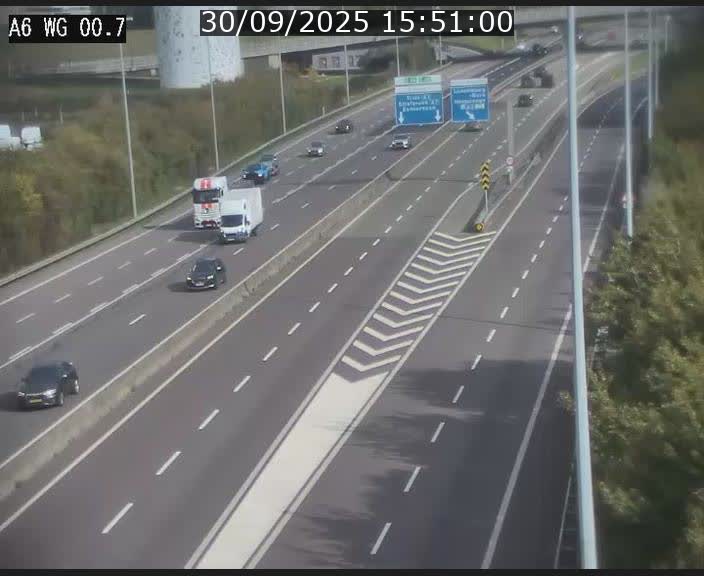 Traffic live webcam Luxembourg Croix de Cessange - A6 - BK 0.7 - direction A3 France
