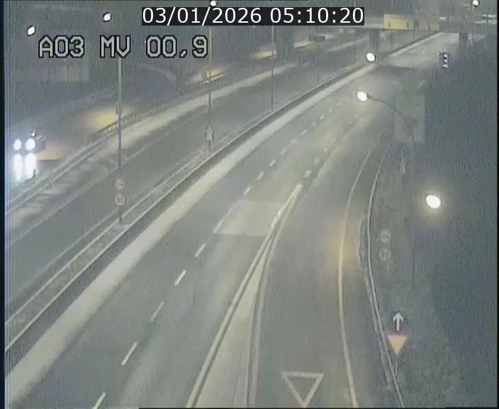 Traffic live webcam Luxembourg Croix de Gasperich - A3 - BK 0.4 - direction Luxembourg