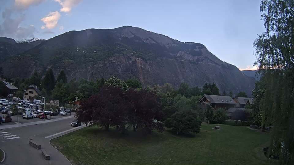 Webcam au niveau de la mairie du village du Bourg d'Oisans, aux pieds de l'Alpe d'Huez et aux portes du parc des Écrins