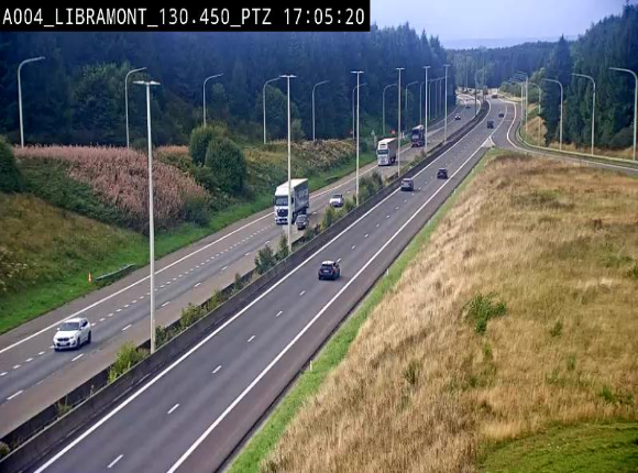 Webcam E411 à hauteur de la sortie 25 de Libramont menant vers Bouillon, Sedan et Reims via la N89. Vue orientée vers Bruxelles