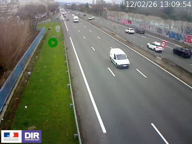 Webcam à Bron sur l'A43 à la jonction avec le boulevard périphérique de Lyon (D383). Vue orientée vers Lyon