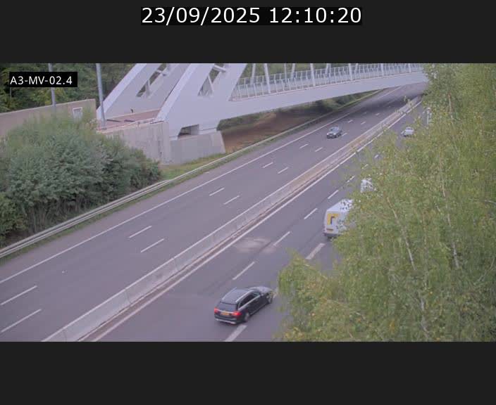 Webcam autoroute de la France (A3) au Luxembourg à Fentange, à proximité de la Croix de Gasperich. Vue orientée vers la Cloche d'Or