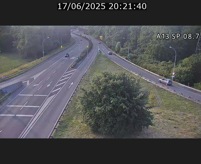 Traffic live webcam Luxembourg Jonction Lankelz - A13 direction Pétange - BK 8.7 