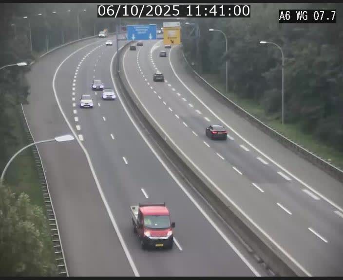 Traffic live webcam Luxembourg - Bridel - A6 - BK 7.7 - direction Belgique
