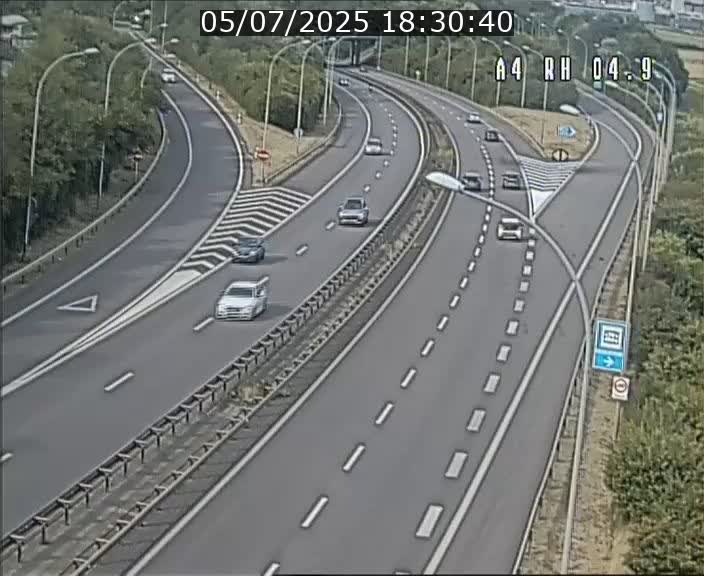 Traffic live webcam Luxembourg Leudelange - A4 - BK 4.9 - direction Luxembourg