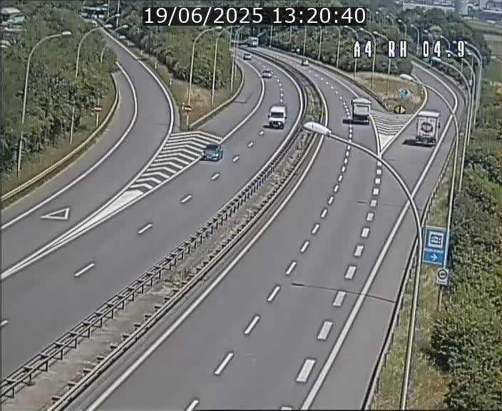 Traffic live webcam Luxembourg Leudelange - A4 - BK 4.9 - direction Luxembourg
