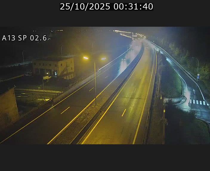 Traffic live webcam Luxembourg Sanem - A13 direction Pétange - BK 2.6