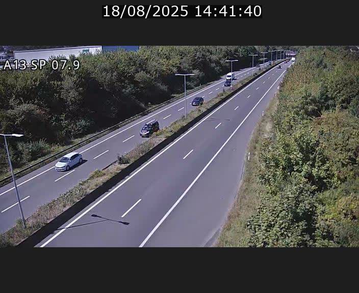 Traffic live webcam Luxembourg Jonction Lankelz - A13 direction Pétange - BK 7.9