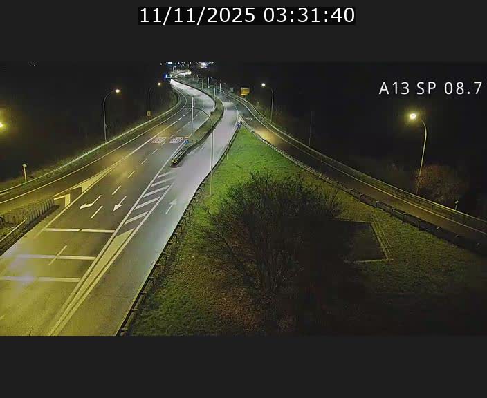 Traffic live webcam Luxembourg Jonction Lankelz - A13 direction Pétange - BK 8.7 