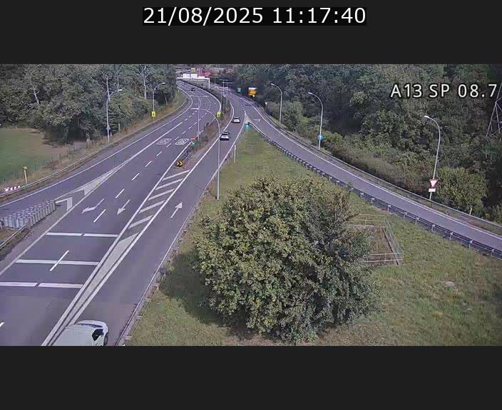 Traffic live webcam Luxembourg Jonction Lankelz - A13 direction Pétange - BK 8.7 