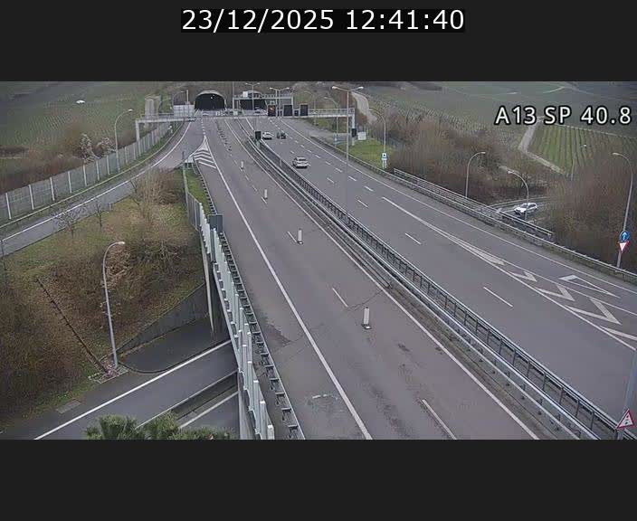Webcam avec vue sur l'entrée côté allemand du tunnel Markusbierg à Schengen. Vue orientée vers le tunnel et Bettembourg