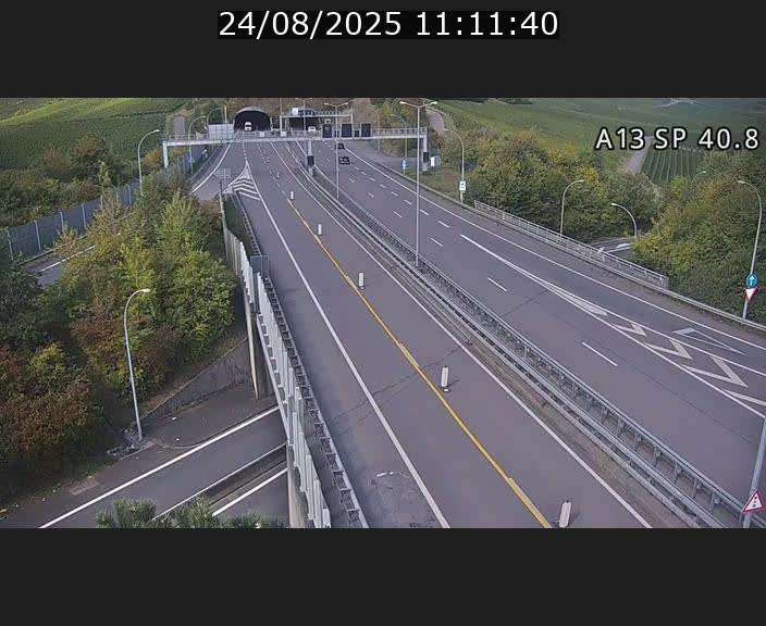 Webcam avec vue sur l'entrée côté allemand du tunnel Markusbierg à Schengen. Vue orientée vers le tunnel et Bettembourg