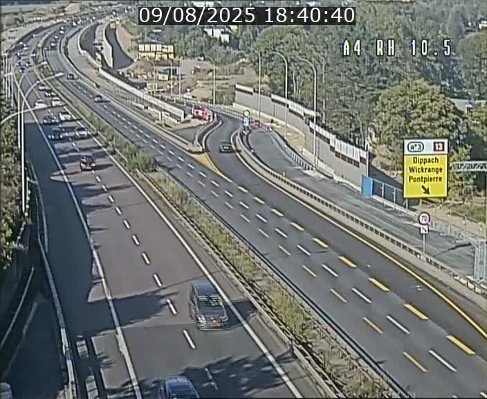 Traffic live webcam Luxembourg Pontpierre - A4 - BK 10.5 - direction Luxembourg