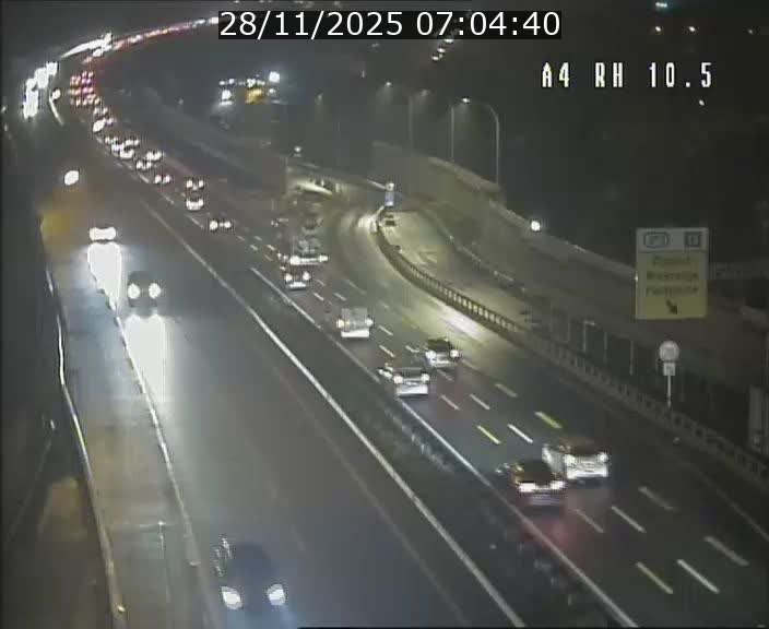Traffic live webcam Luxembourg Pontpierre - A4 - BK 10.5 - direction Luxembourg