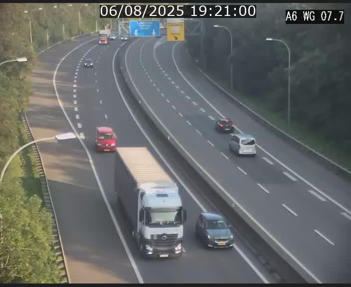 Traffic live webcam Luxembourg - Bridel - A6 - BK 7.7 - direction Belgique