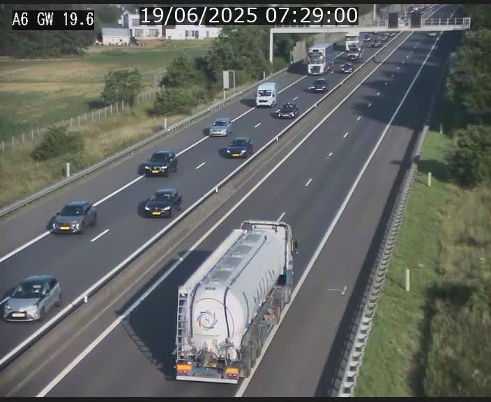 Traffic live webcam Luxembourg - Steinfort - A6 - BK 19.6 - direction Belgique