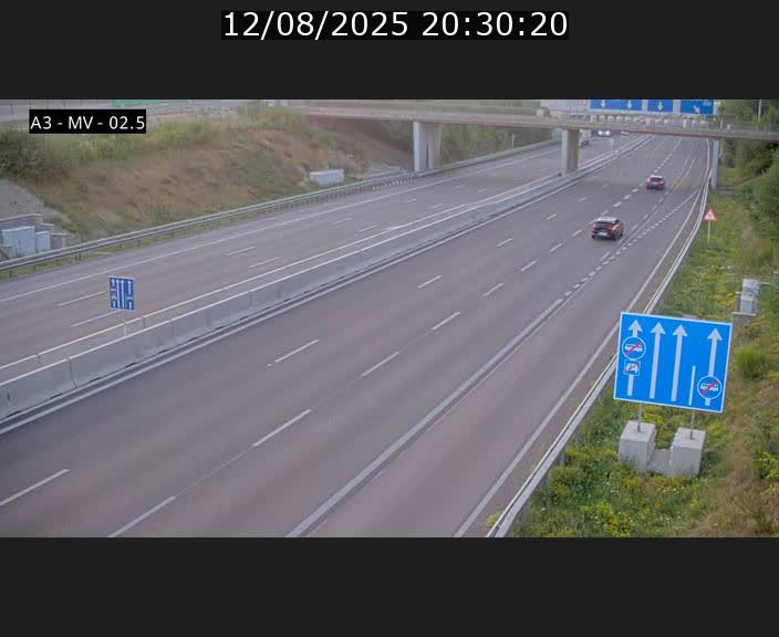 Webcam autoroute A3 au Luxembourg à proximité de la Croix de Gasperich. Vue orientée vers Luxembourg