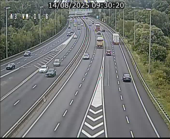 Traffic live webcam Luxembourg - Croix de Gasperich - A3 - BK 1.6 - direction France/Aire de Berchem