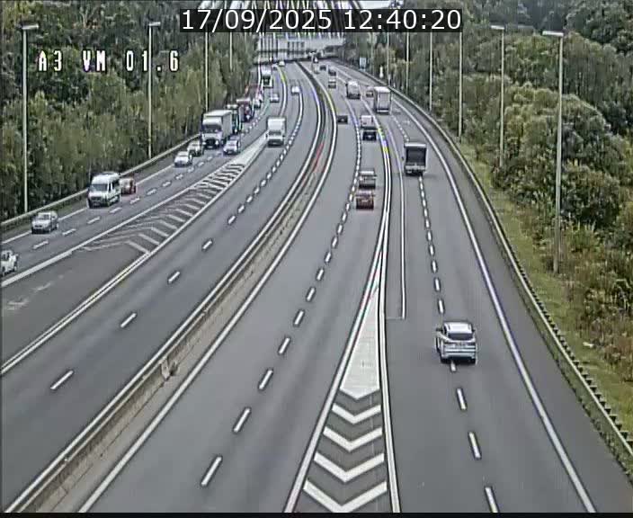Traffic live webcam Luxembourg - Croix de Gasperich - A3 - BK 1.6 - direction France/Aire de Berchem