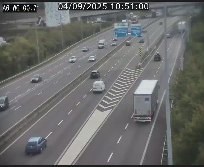 Traffic live webcam Luxembourg Croix de Cessange - A6 - BK 0.7 - direction A3 France