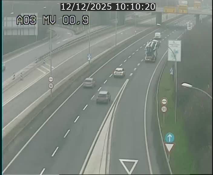 Traffic live webcam Luxembourg Croix de Gasperich - A3 - BK 0.4 - direction Luxembourg