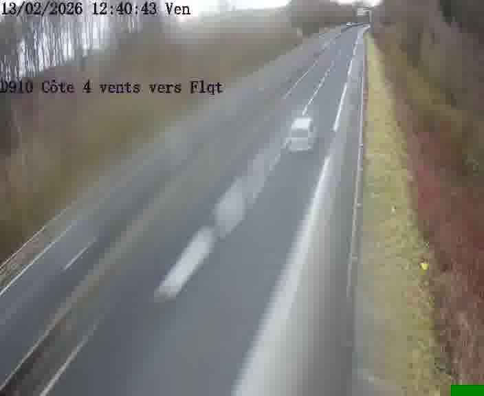 Webcam sur la D910 située dans la Côte des 4 vents. Vue orientée vers le haut de la côte, vers Faulquemont