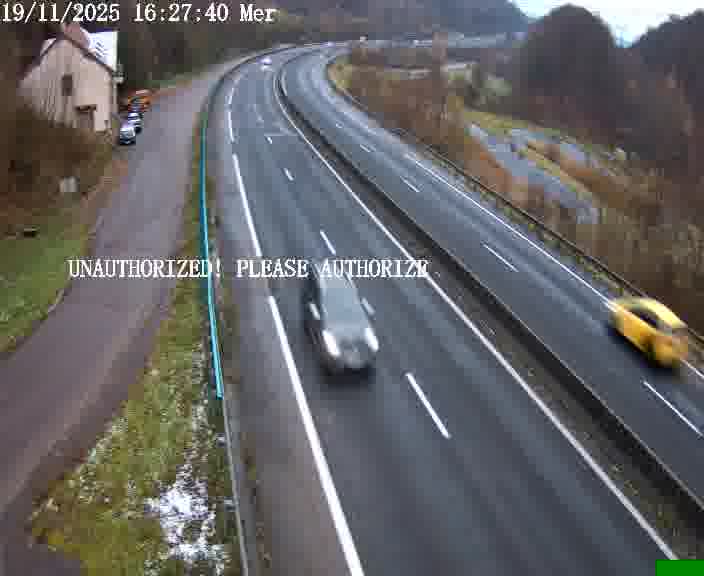 Webcam sur la D910 située dans la Côte des 4 vents. Vue orientée vers le bas, vers Saint-Avold.