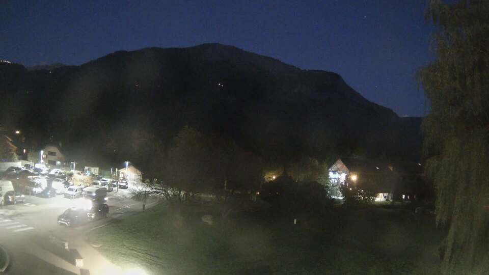 Webcam au niveau de la mairie du village du Bourg d'Oisans, aux pieds de l'Alpe d'Huez et aux portes du parc des Écrins