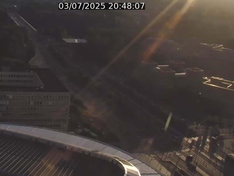 Webcam sur l'avenue John Fitzgerald Kennedy (N51) avec vue sur le Pont rouge (Pont Grande Duchesse Charlotte), l'arrêt Pfaffenthal et l'entrée du quartier Kirchberg