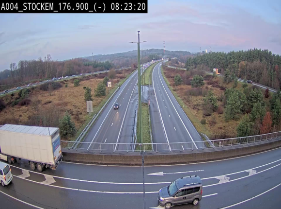 Webcam à hauteur de la sortie 30 Fouches - Stockem sur l'E411, menant sur la N83. Vue orientée vers Namur