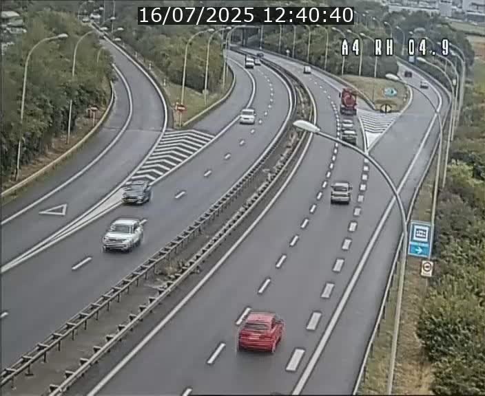 Traffic live webcam Luxembourg Leudelange - A4 - BK 4.9 - direction Luxembourg