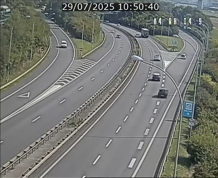 Traffic live webcam Luxembourg Leudelange - A4 - BK 4.9 - direction Luxembourg