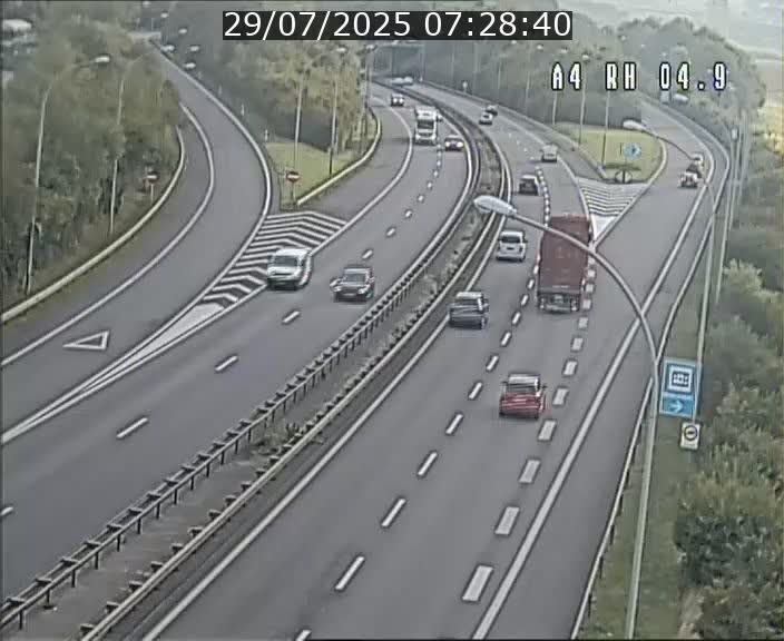Traffic live webcam Luxembourg Leudelange - A4 - BK 4.9 - direction Luxembourg