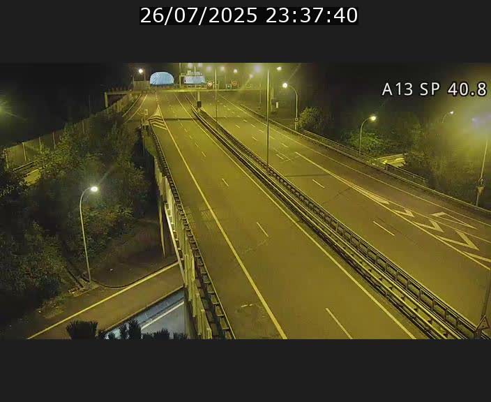 Webcam avec vue sur l'entrée côté allemand du tunnel Markusbierg à Schengen. Vue orientée vers le tunnel et Bettembourg