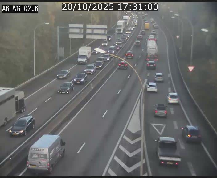 Traffic live webcam Luxembourg Croix de Cessange - A6 - BK 2.6 - direction France/Allemagne