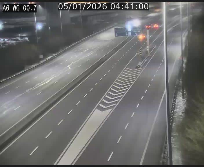 Traffic live webcam Luxembourg Croix de Cessange - A6 - BK 0.7 - direction A3 France