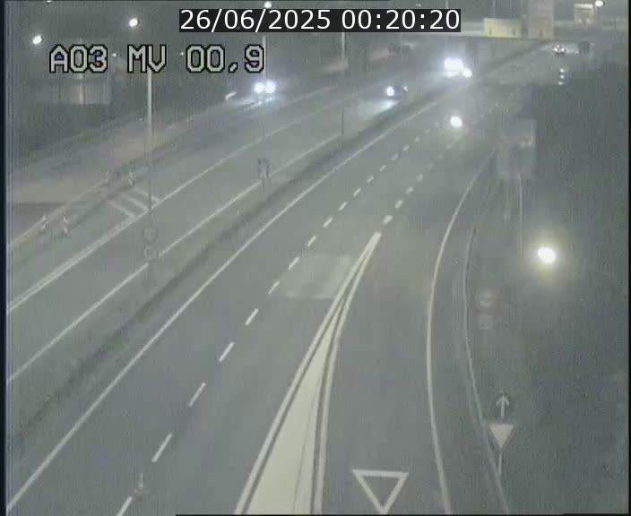 Traffic live webcam Luxembourg Croix de Gasperich - A3 - BK 0.4 - direction Luxembourg