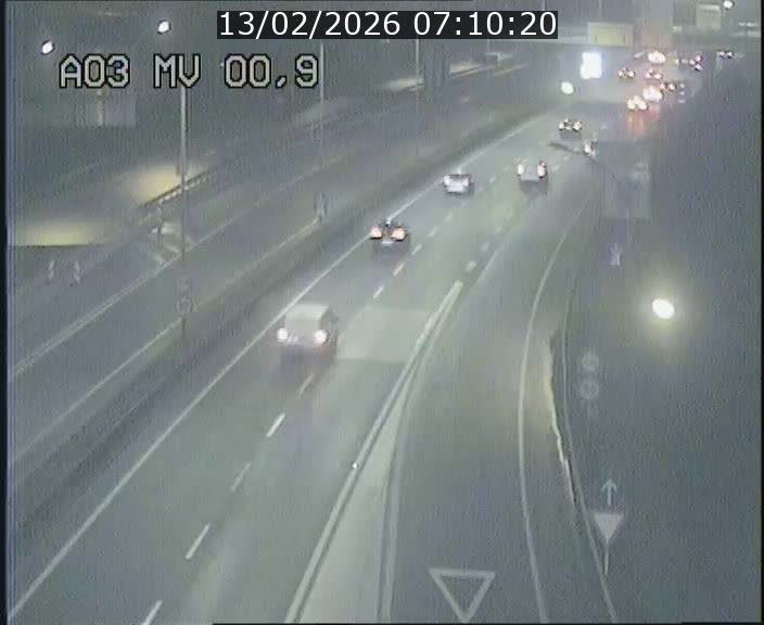 Traffic live webcam Luxembourg Croix de Gasperich - A3 - BK 0.4 - direction Luxembourg