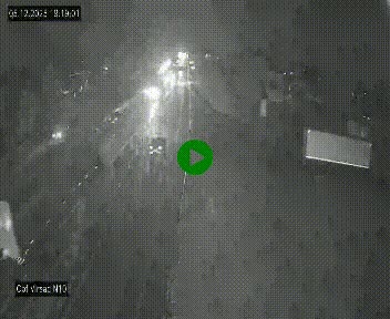 Vue en direct de l'autoroute A10 grâce à un drône situé au-dessus du péage de Virsac