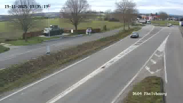 Webcam de surveillance sur D604 (France) à Phalsbourg, cadrée vers Phalsbourg, proposant une information routière utile aux déplacements quotidiens.